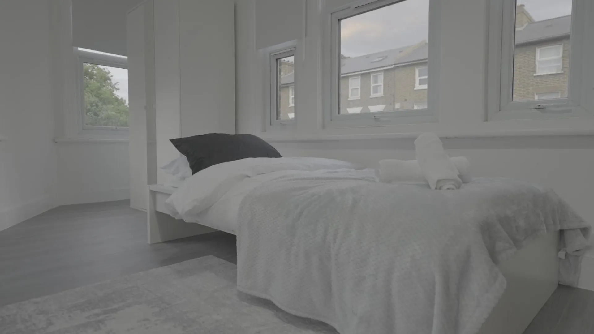 3Br Gem - Netflix - Near Top Attractions - O2