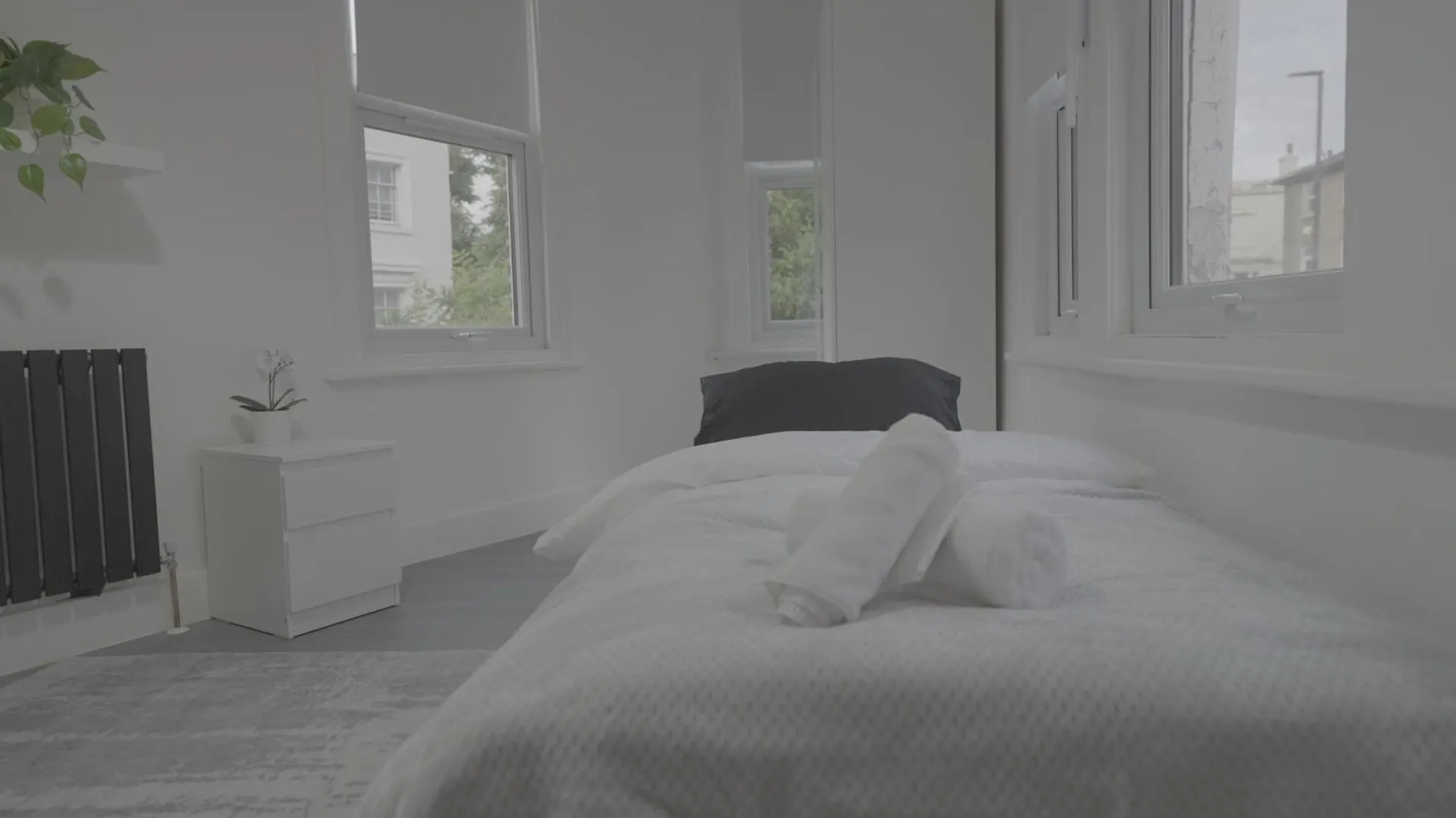 3Br Gem - Netflix - Near Top Attractions - O2 London