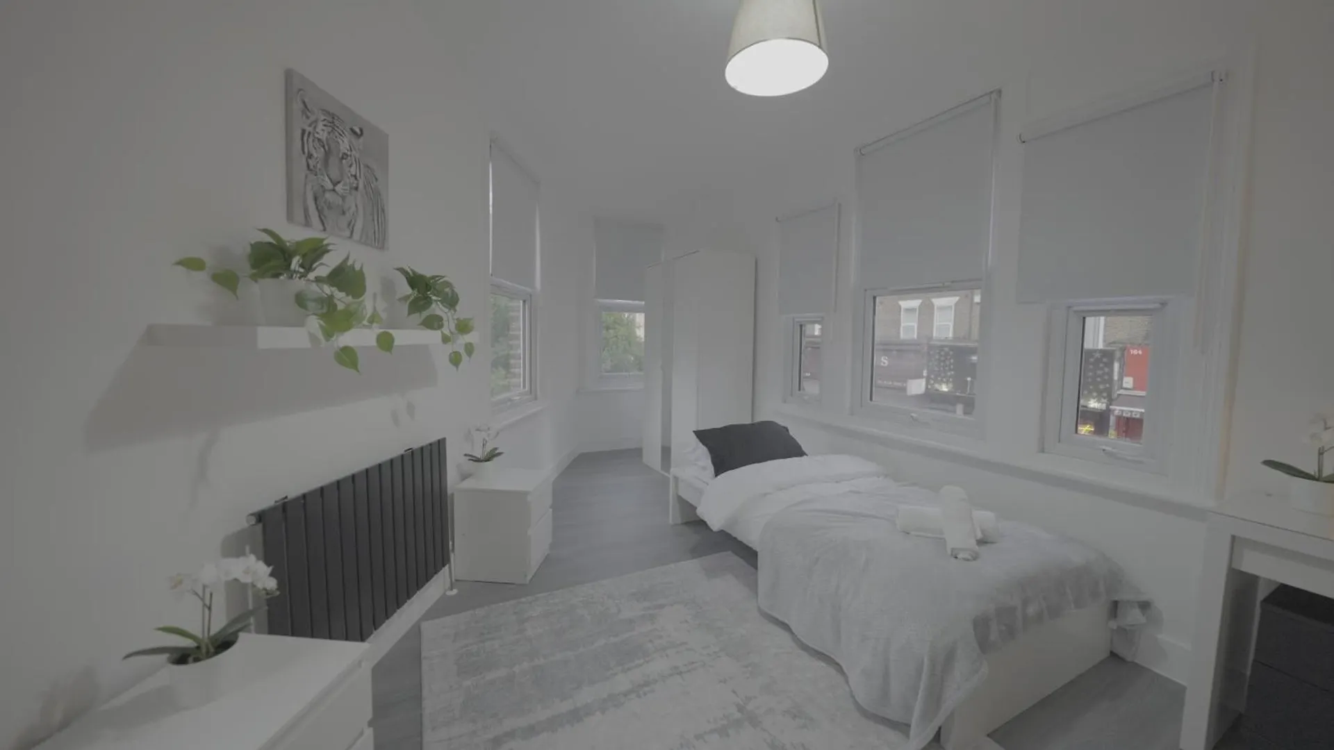 3Br Gem - Netflix - Near Top Attractions - O2 0*, London