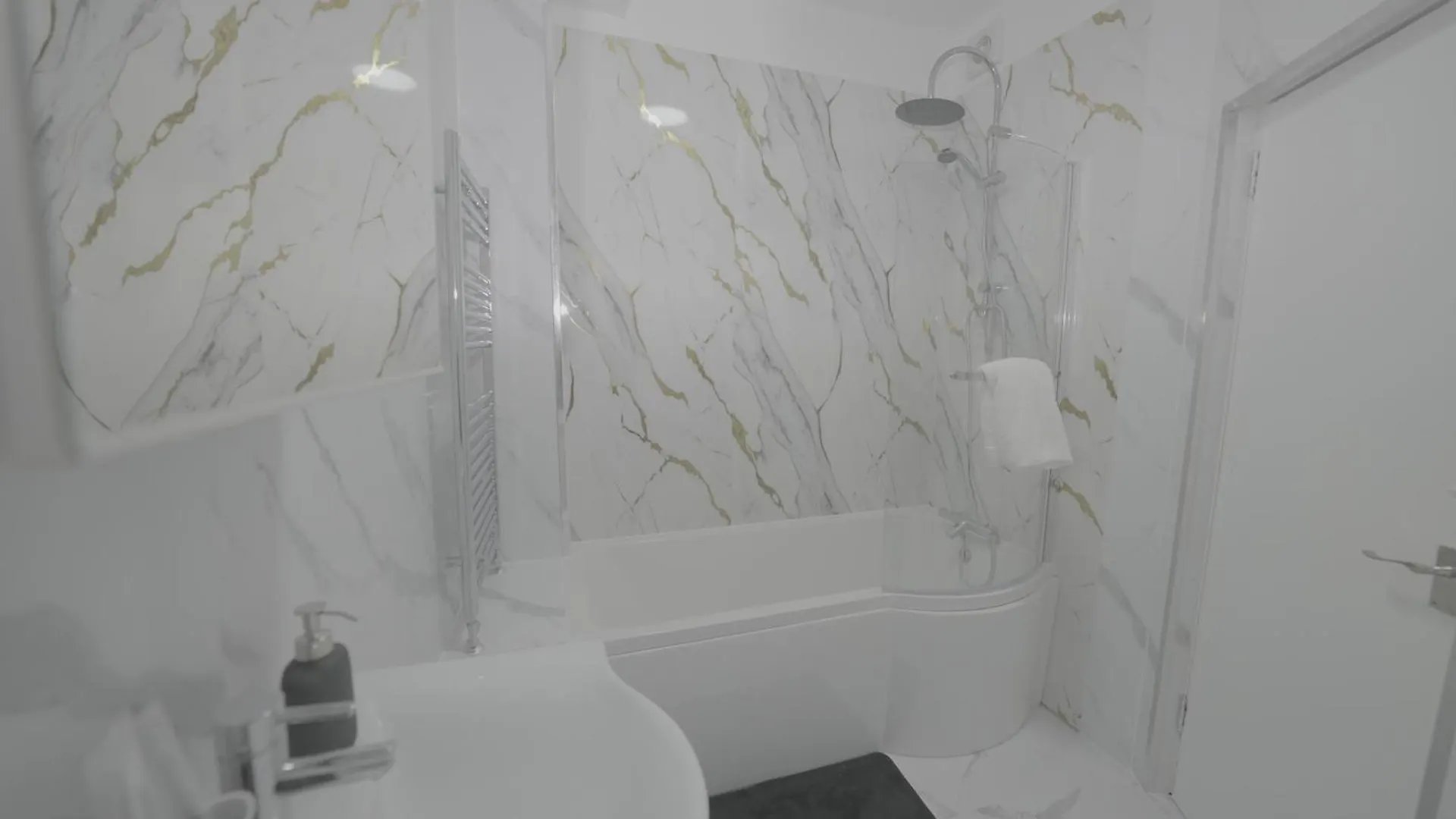 3Br Gem - Netflix - Near Top Attractions - O2