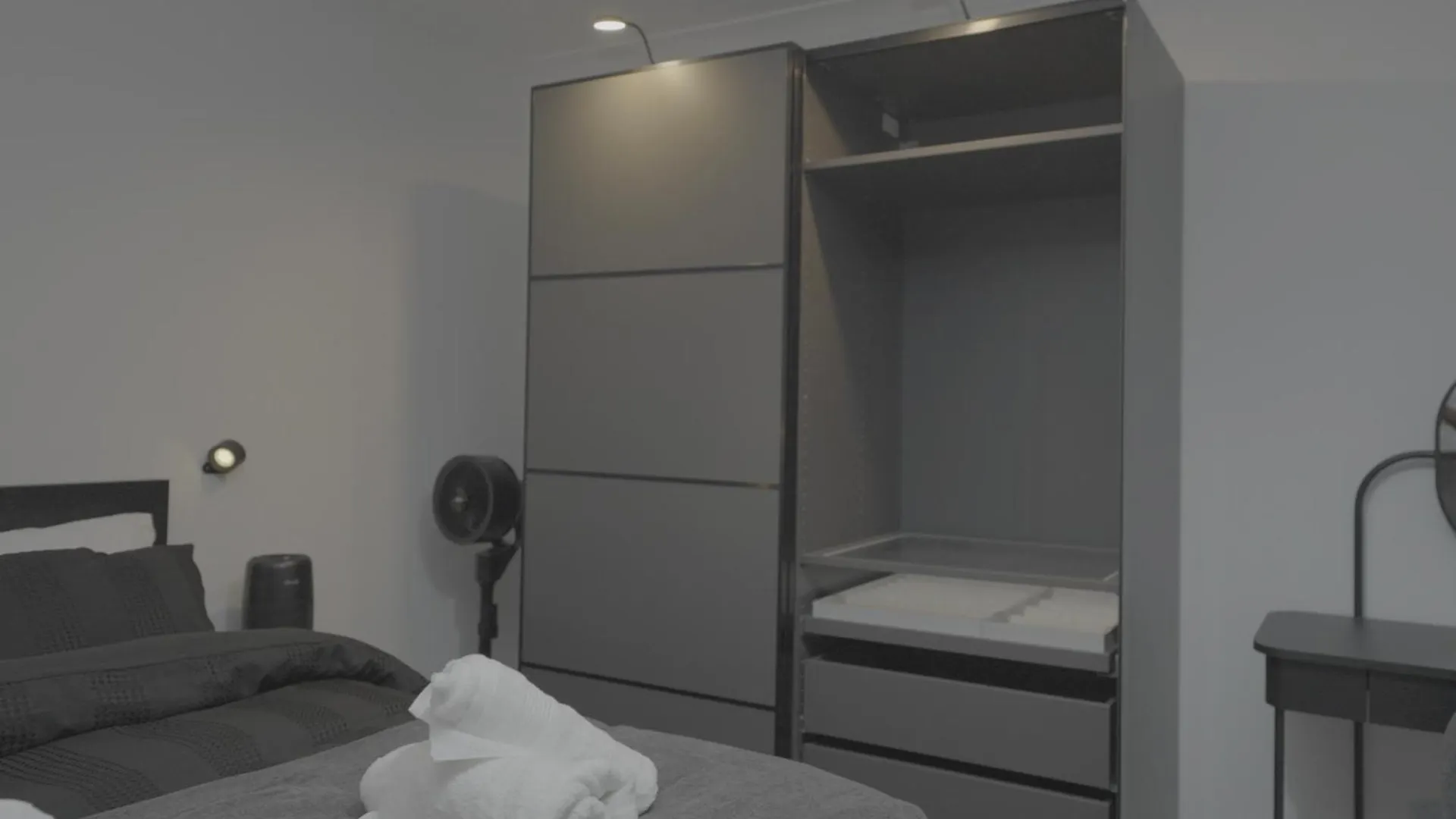 3Br Gem - Netflix - Near Top Attractions - O2 0*, London United Kingdom