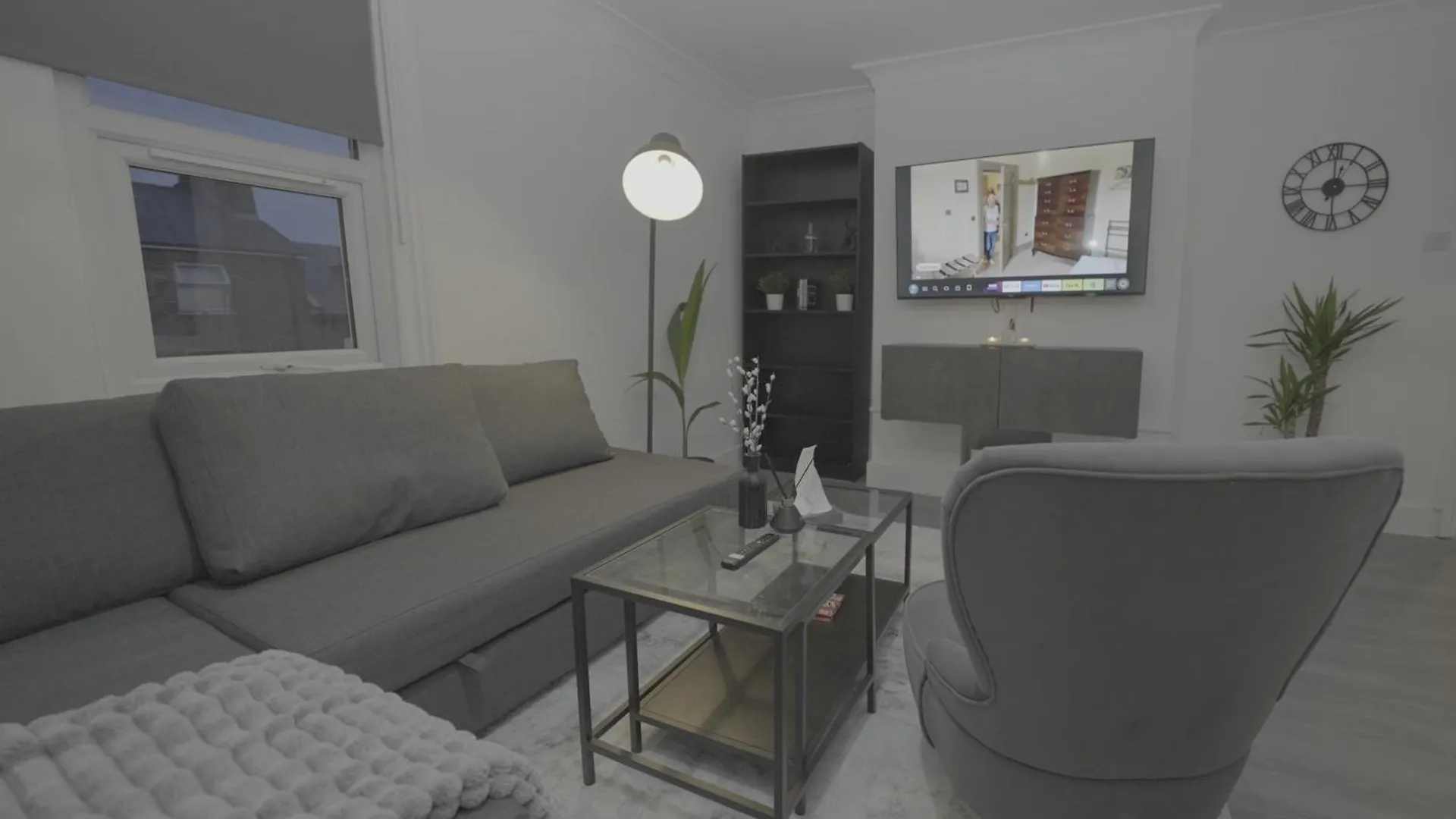 3Br Gem - Netflix - Near Top Attractions - O2